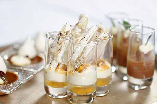 Gläser mit Desserts / des verres avec des desserts dedans