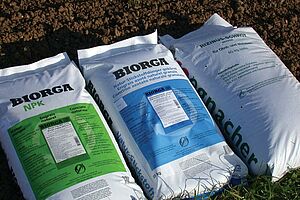 trois sacs d'engrais, marque "Biorga"