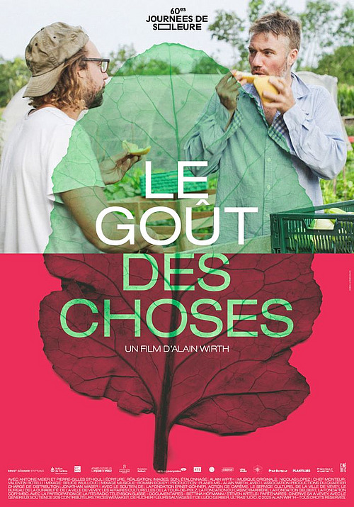 affiche de film, on voit deux agriculteurs en train de goûter des légumes en discutant 