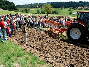 Visiteurs à la démonstration des machines