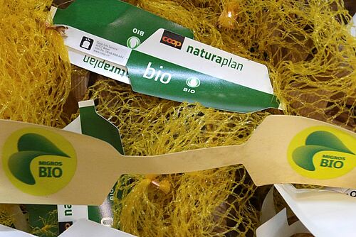 Des etiquettes Naturaplan et Migros Bio