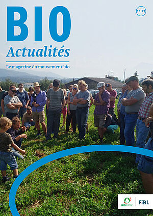 Page de couverture du Bioactualités 10|2022: Des personnnes réunis sur une prairie.